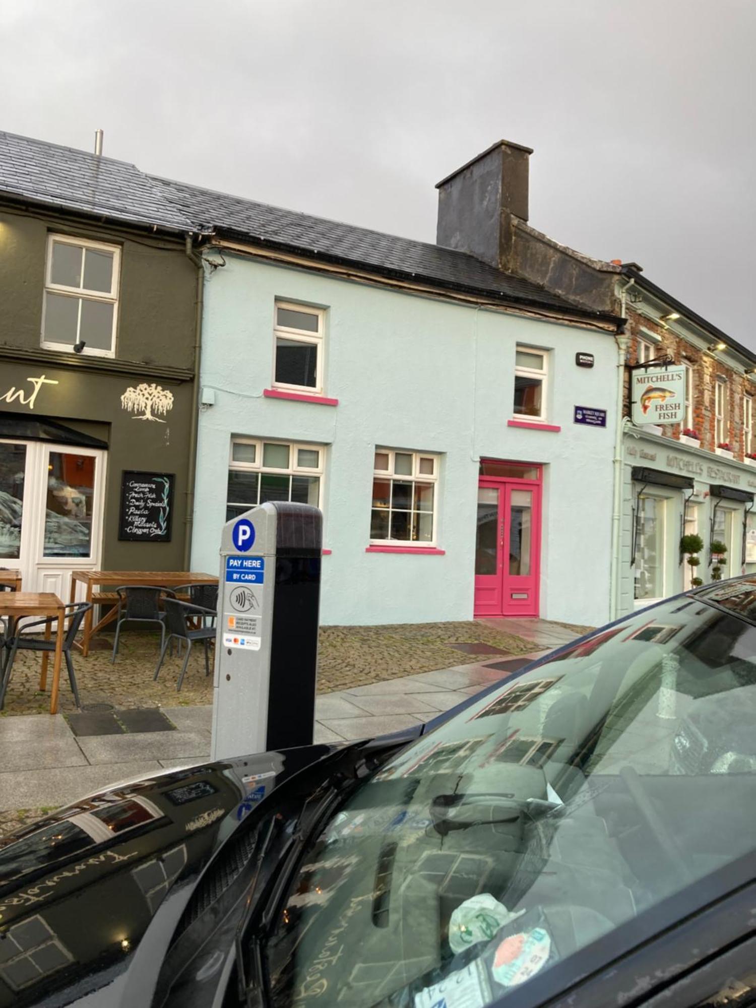 Pink Door House In Clifden Villa Exterior photo